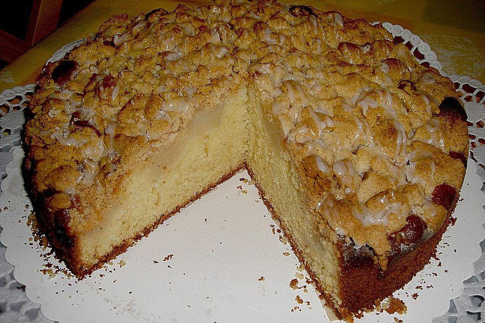 Sahne-Birnen-Kuchen mit Streuseln