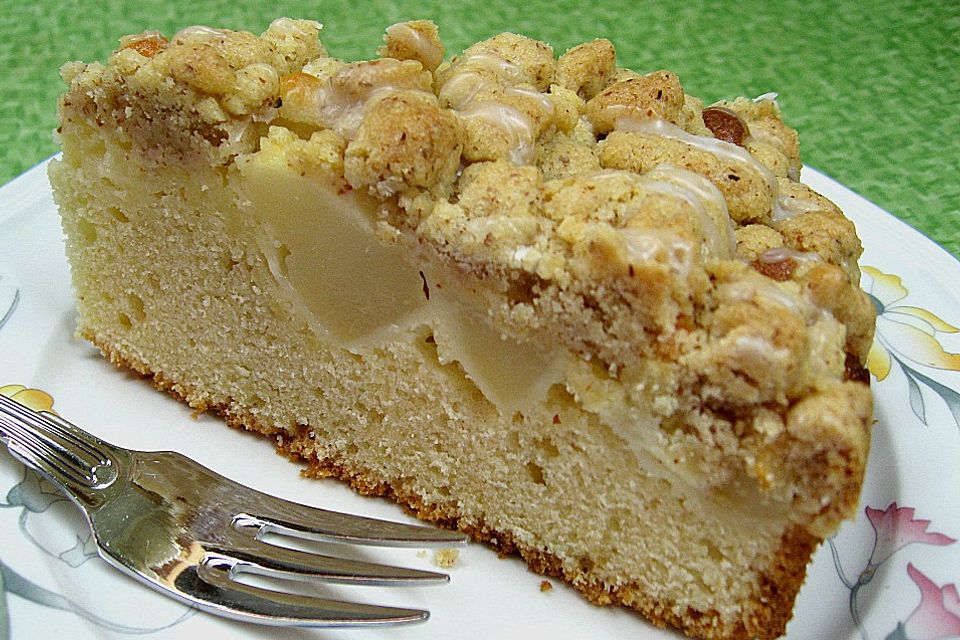 Sahne-Birnen-Kuchen mit Streuseln