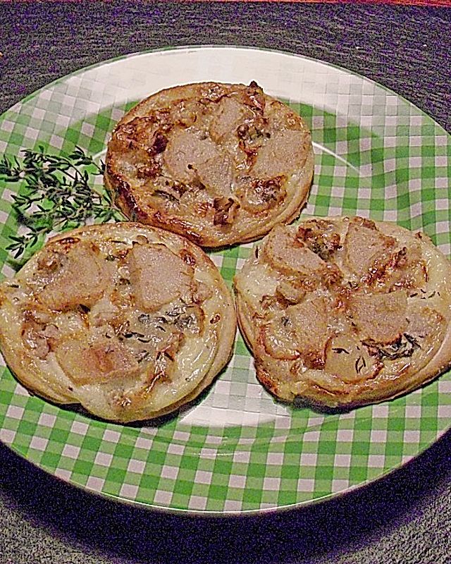 Minipizza mit Gorgonzola und Birne