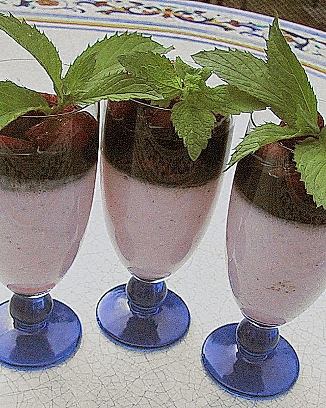 Erdbeerschaum mit Joghurt und Balsamico - Sirup