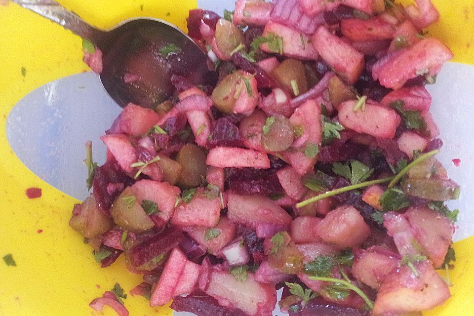 Kartoffelsalat mit Äpfeln und Rote Bete