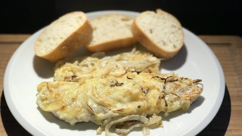 Zwiebel-Sahne-Schnitzel aus dem Ofen von Nitseltrik