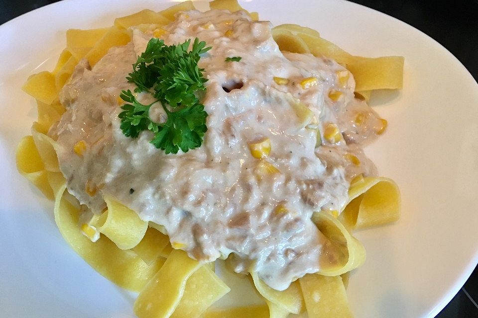 Thunfisch - Käse - Sahne - Sauce mit Nudeln