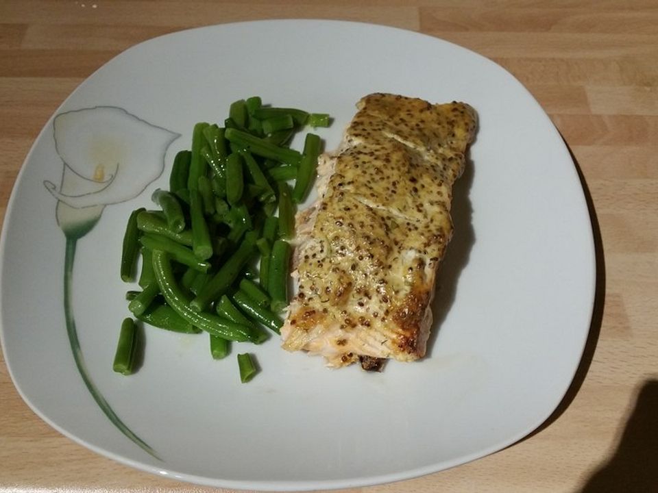 Lachsfilet mit körniger Senf - Schmandsoße von egon-gabi| Chefkoch