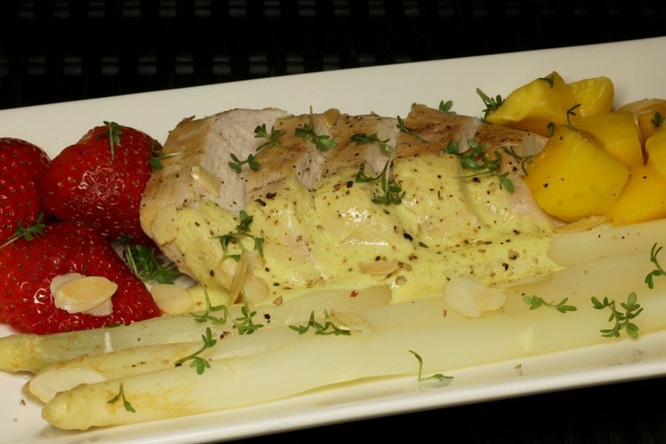 Hähnchen - Spargel - Mango - Salat mit Currysauce