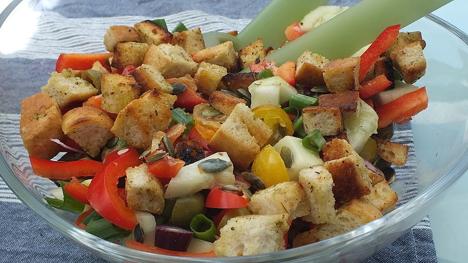 Knuspriger Brotsalat-image