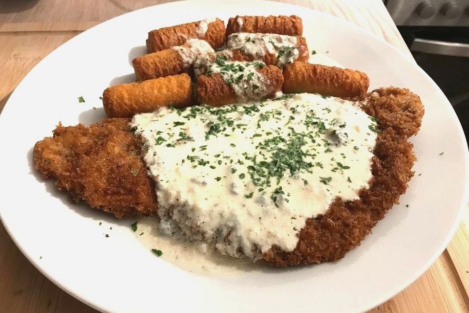 Panierte Schnitzel mit Gorgonzolasauce