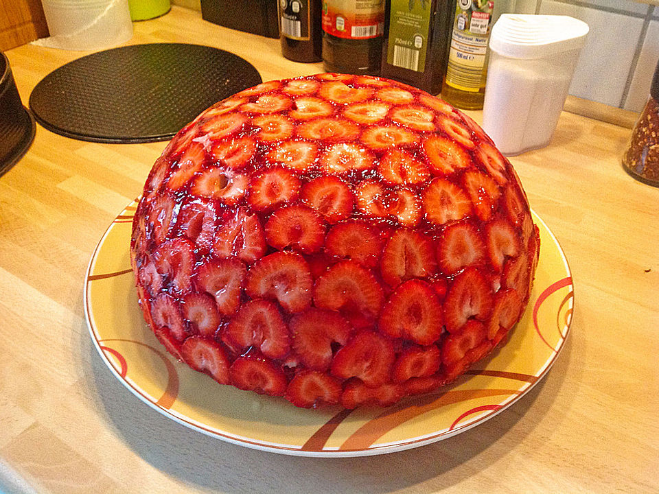 Mai Torte Mit Erdbeeren Und Waldmeister Von Enomi S Chefkoch 