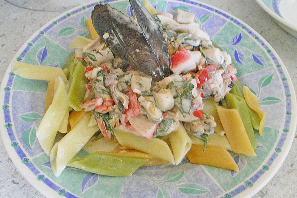 Penne mit Flusskrebsfleisch und Rucola