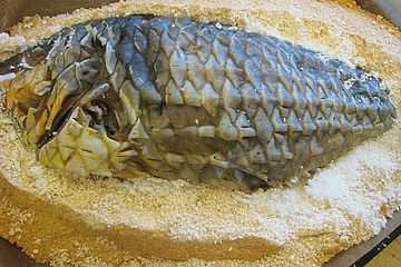 Papageienfisch Aus Dem Salzteig Mit Gemuseperlen Rotem Camarguereis Und Einer Weissweinsauce Von Schrat Chefkoch 