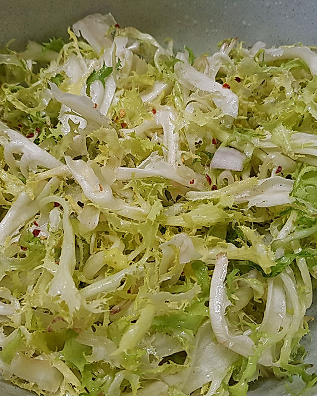 Knuspriger Frisee - Salat