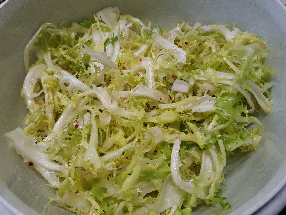 Knuspriger Frisee - Salat von Karlbig | Chefkoch