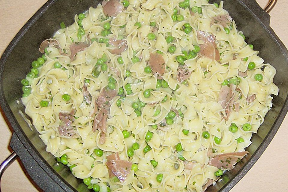 Pasta mit Erbsen und Parmaschinken