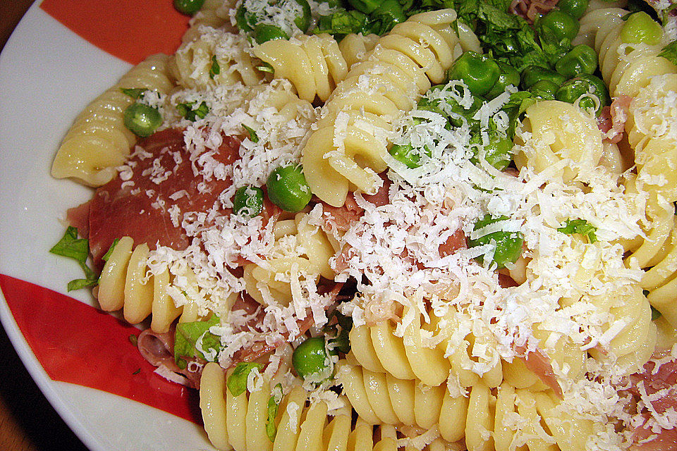 Pasta mit Erbsen und Parmaschinken