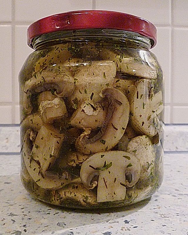 Eingelegte Pilze in Rapsöl