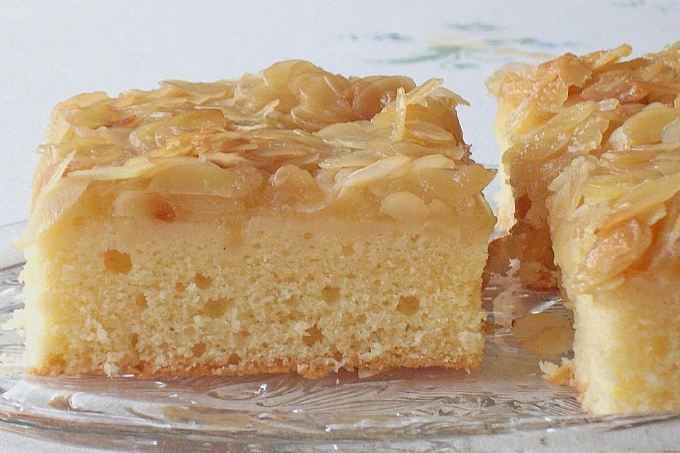 Apfel - Mandel - Kuchen mit Eierlikör