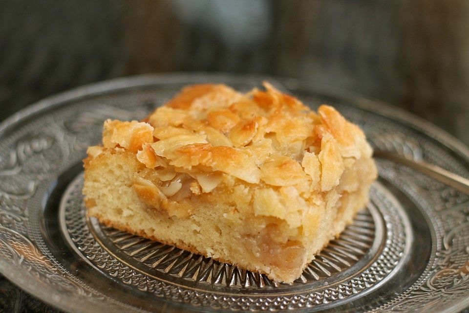 Apfel - Mandel - Kuchen mit Eierlikör