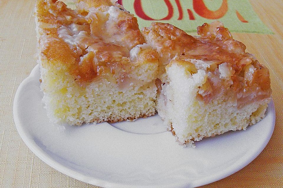 Apfel - Mandel - Kuchen mit Eierlikör