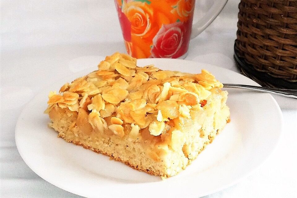 Apfel - Mandel - Kuchen mit Eierlikör