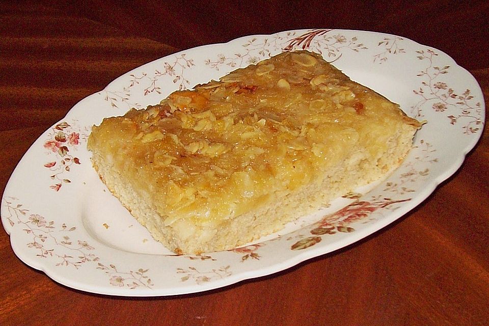 Apfel - Mandel - Kuchen mit Eierlikör