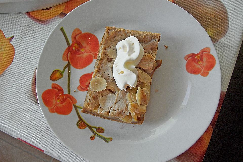 Apfel - Mandel - Kuchen mit Eierlikör