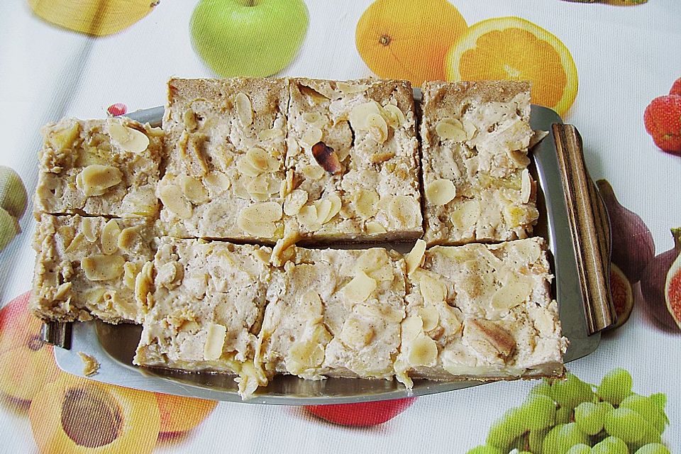 Apfel - Mandel - Kuchen mit Eierlikör