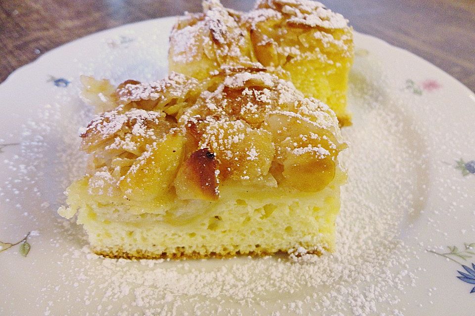 Apfel - Mandel - Kuchen mit Eierlikör