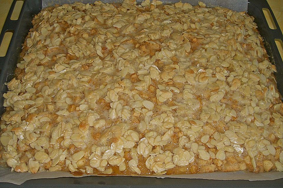 Apfel - Mandel - Kuchen mit Eierlikör