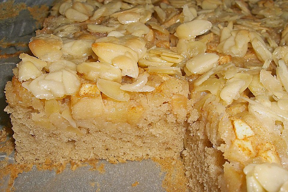 Apfel - Mandel - Kuchen mit Eierlikör