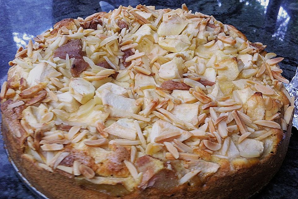 Apfel - Mandel - Kuchen mit Eierlikör