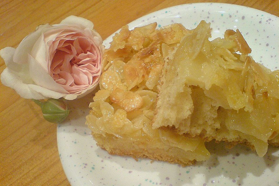 Apfel - Mandel - Kuchen mit Eierlikör