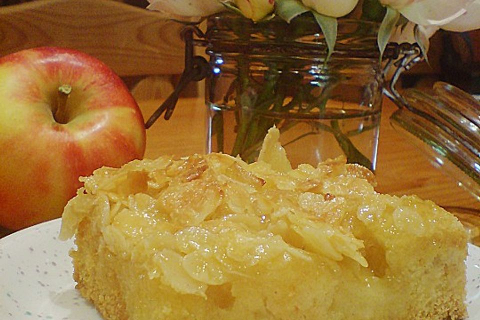 Apfel - Mandel - Kuchen mit Eierlikör