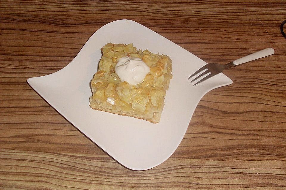 Apfel - Mandel - Kuchen mit Eierlikör