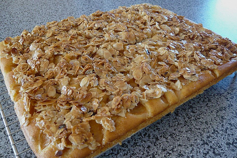 Apfel - Mandel - Kuchen mit Eierlikör