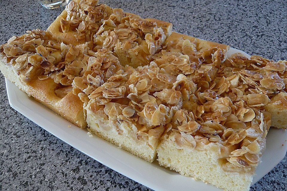 Apfel - Mandel - Kuchen mit Eierlikör