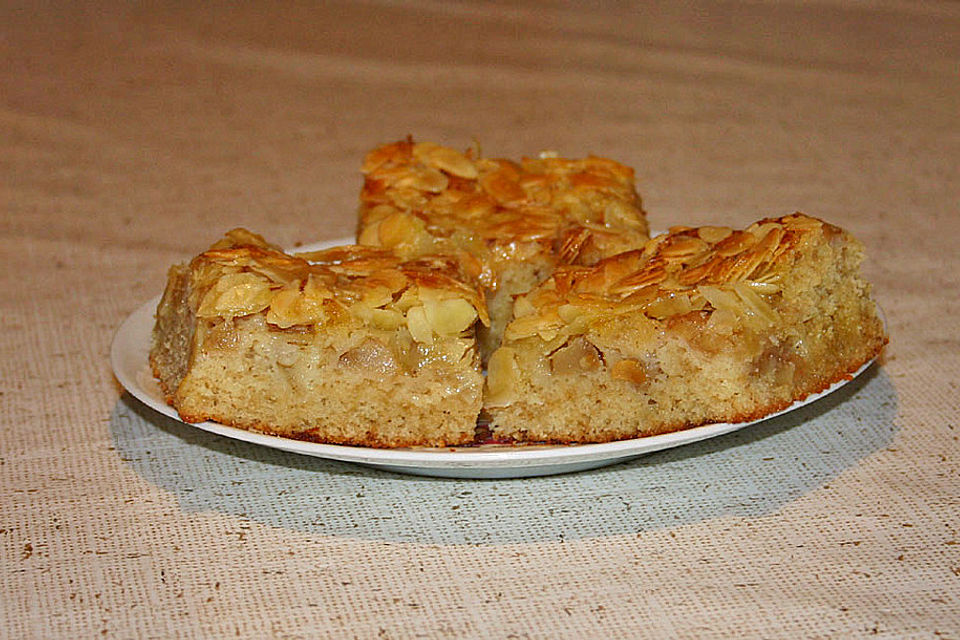 Apfel - Mandel - Kuchen mit Eierlikör