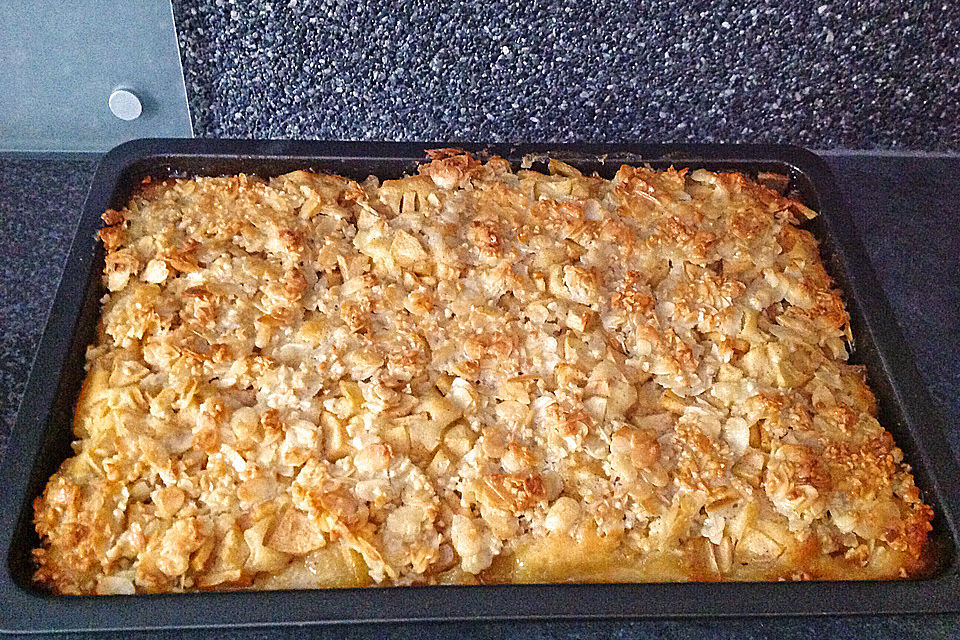 Apfel - Mandel - Kuchen mit Eierlikör