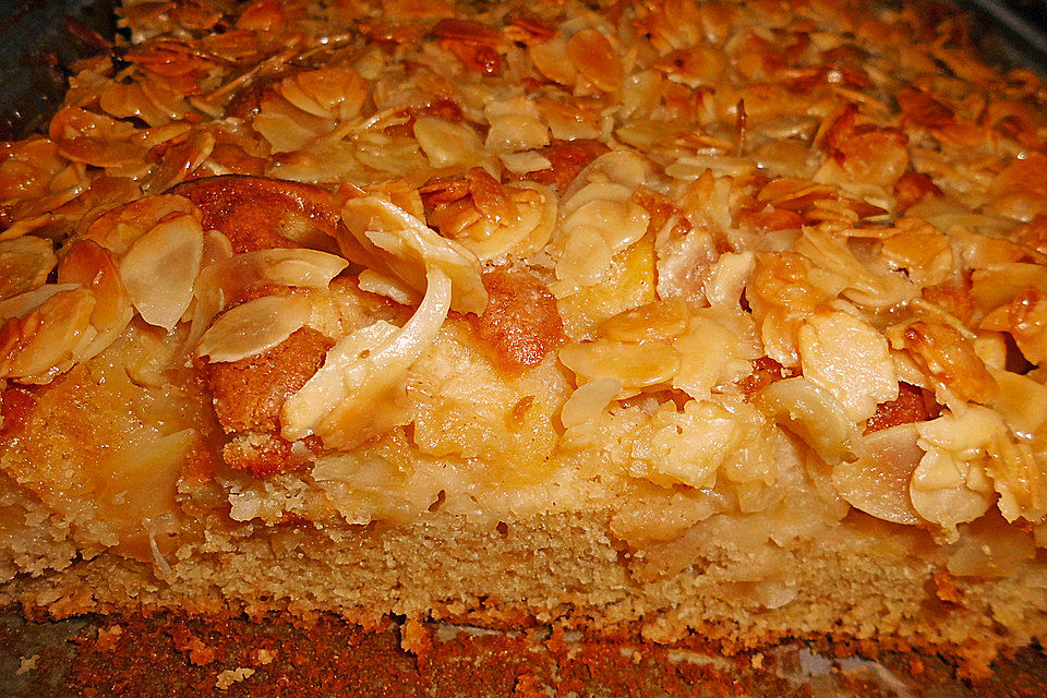 Apfel - Mandel - Kuchen mit Eierlikör