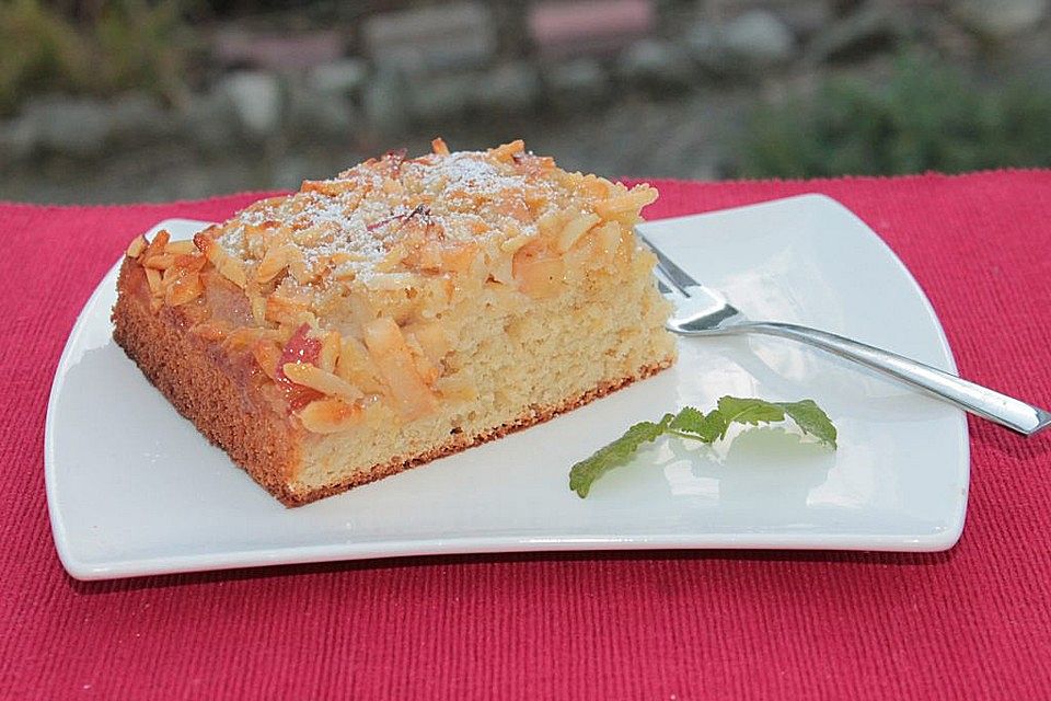 Apfel - Mandel - Kuchen mit Eierlikör