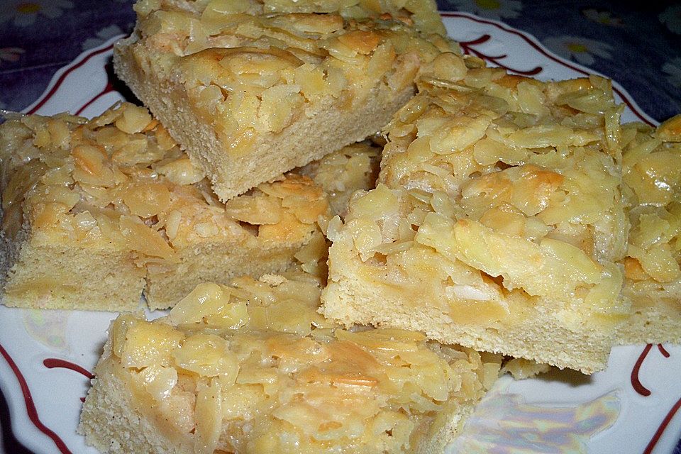 Apfel - Mandel - Kuchen mit Eierlikör