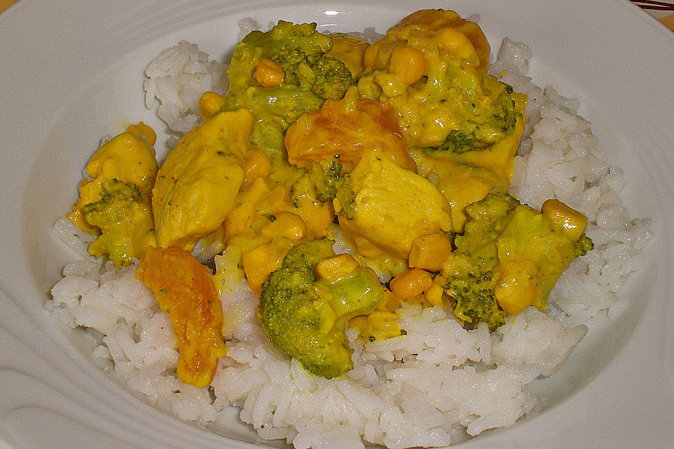 Geflügelcurry mit Brokkoli