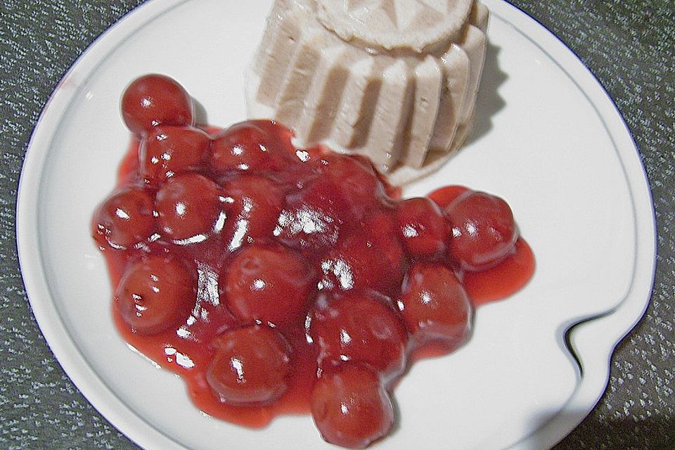 Zimt - Joghurt - Terrine mit Kirschen