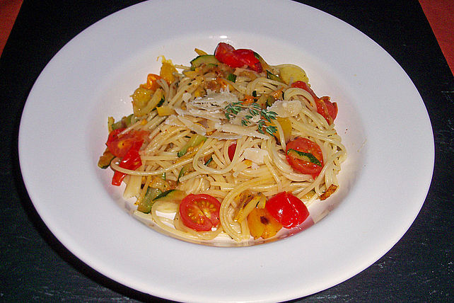 Pasta Mit Kirschtomaten Und Zucchini An Thymian Von Kristina SCG Chefkoch