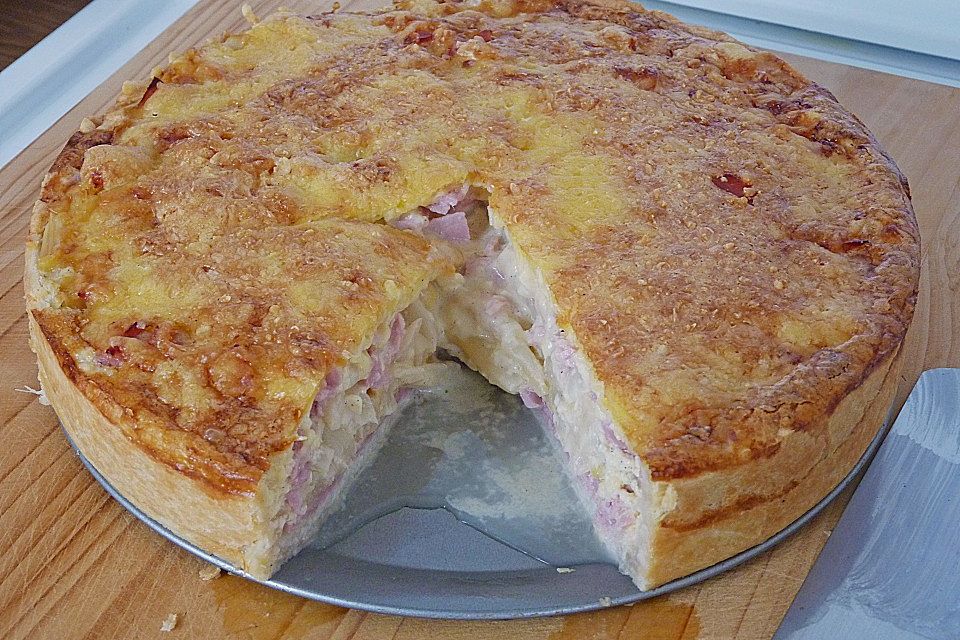 Spargelquiche mit Kochschinken, Champignons und Parmesan