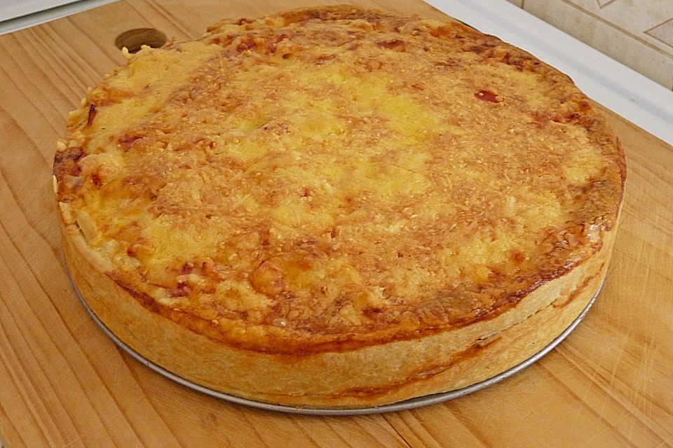 Spargelquiche mit Kochschinken, Champignons und Parmesan