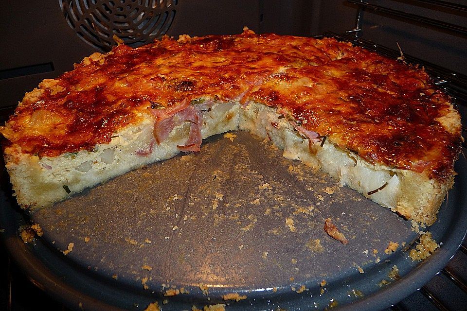 Spargelquiche mit Kochschinken, Champignons und Parmesan