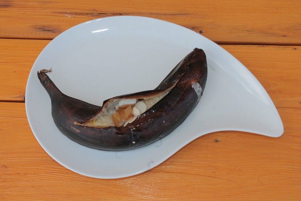 Banane mit Honig und Mandeln vom Grill