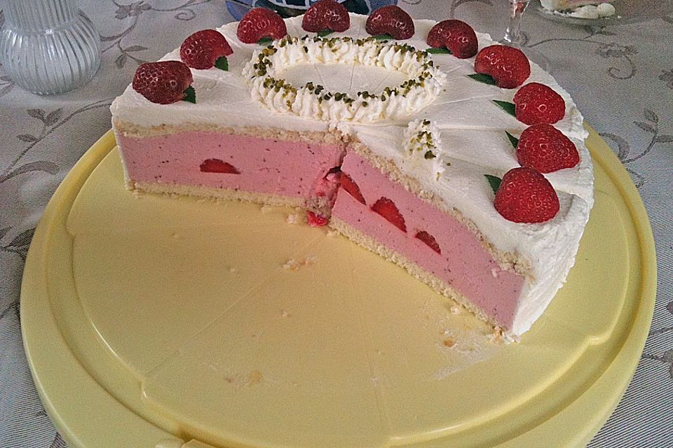 Pistazien - Erdbeer - Torte