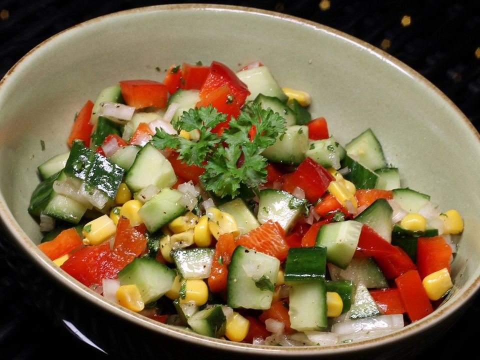 Paprikasalat mit Gemüsemais und Salatgurke von Süße-Köchin48 | Chefkoch