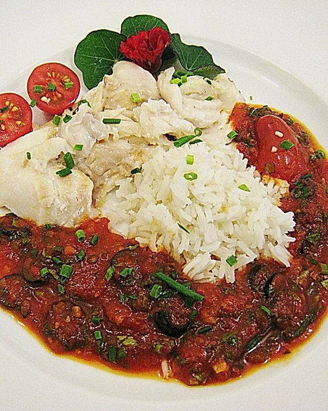 Rotbarsch im Salzteig gegart mit einer Tomaten - Oliven - Sauce